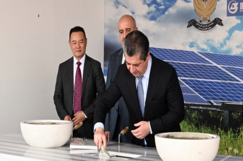رئيس الحكومة يُرسي الحجر الأساس لأول محطة لتوليد الكهرباء بالطاقة الشمسية في أربيل