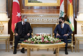 رئيس إقليم كوردستان يجتمع مع وزير الدفاع التركي